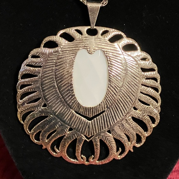 🌸Kendra Scott Lennox Feather Necklace - Picture 3 of 7